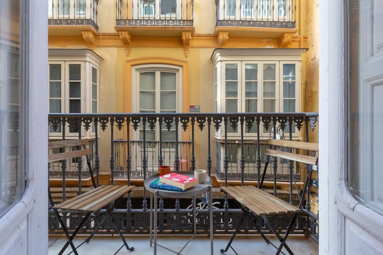 Puerta De Larios: Central Three-Bedroom Apartment With Balconies And Patio Malaga